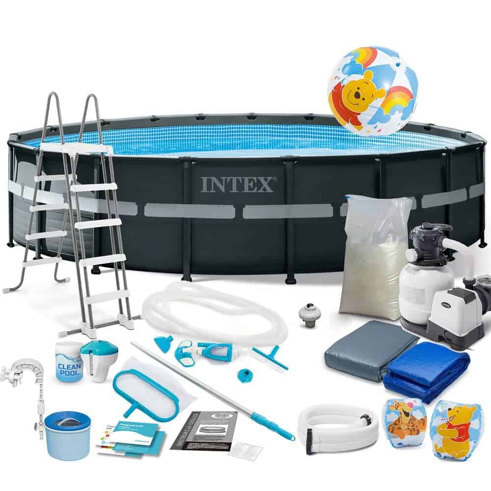 ​Piscina cu cadru, material PVC durabil cu 3 straturi, pompa de filtru, nisip de filtrare, scara metalica sigura, prelata si folie, 26423 l, skimmer, kit de curatare, bandere de inot, minge, 549 x 132 cm, negru