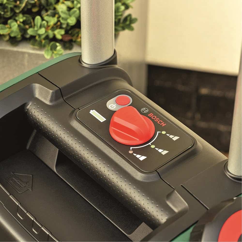 ​Aparat de spalat cu presiune Bosch, patru modele de stropit, presiune reglabila a apei, SmartBrush, 18V Li-Ion, cu rezervor 15 l, fara acumulator 2