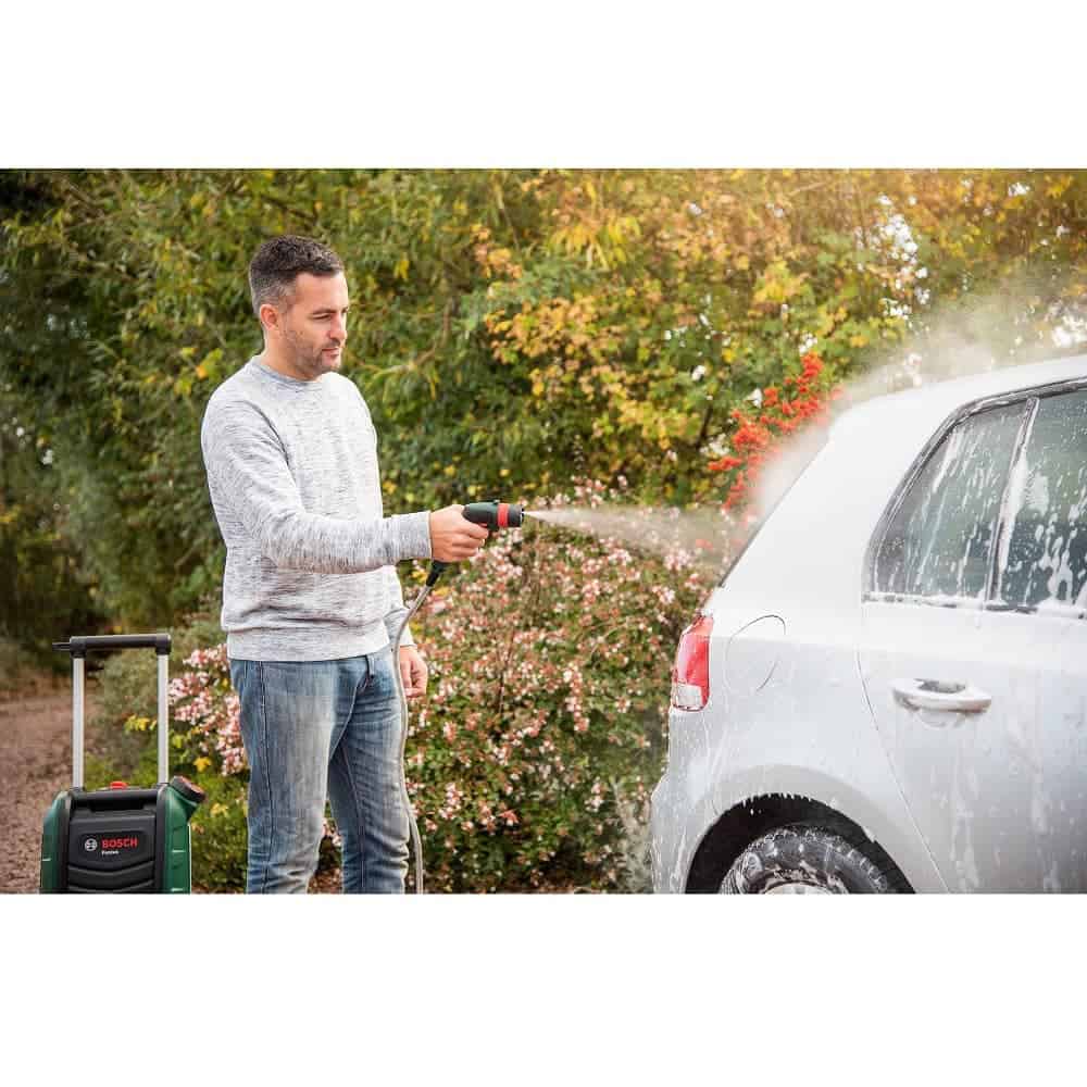 ​Aparat de spalat cu presiune Bosch, patru modele de stropit, presiune reglabila a apei, SmartBrush, 18V Li-Ion, cu rezervor 15 l, fara acumulator 7