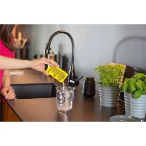 Curatitor cu abur Karcher, de mana, asigura o curatare temeinica fara substante chimice, 0.2 litri, 1200 W, supapa de siguranta, alb si negru